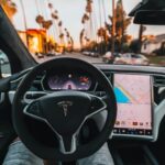 Tesla renunță la Autopilot