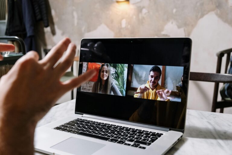 Franța renunță la Microsoft Teams și Zoom
