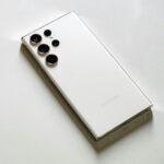 Samsung Galaxy S26 cu design modern și ecran generos, prezentat în detaliu pentru informatii despre preturi si specificatii