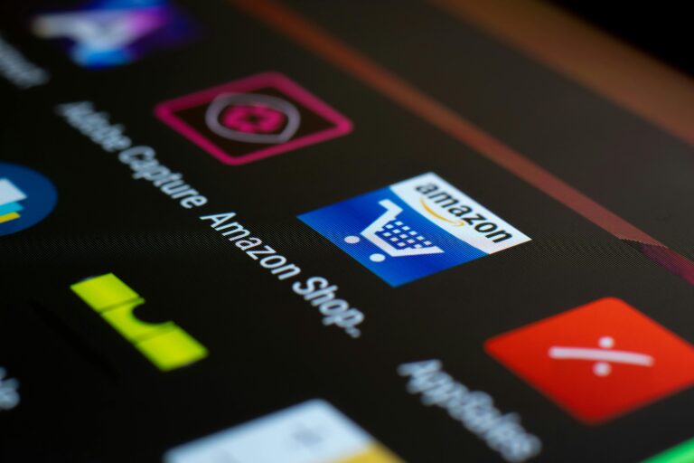 Amazon reduce 16.000 de locuri de muncă la nivel global