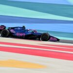 Monopost Alpine A523 pe circuit, în timpul testelor din sezonul de Formula 1 2026, cu focus pe motor și design aerodinamic.
