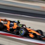 Ingineri McLaren și Mercedes în cadrul unei sesiuni de analiză tehnică pentru a înțelege performanțele monopostului Red Bull în Formula 1 2026.