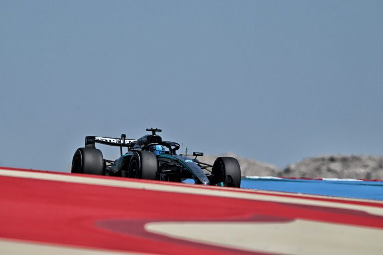 Monopost Mercedes W17 pe pista de teste în 2026, cu designul actualizat pentru noul sezon de Formula 1.