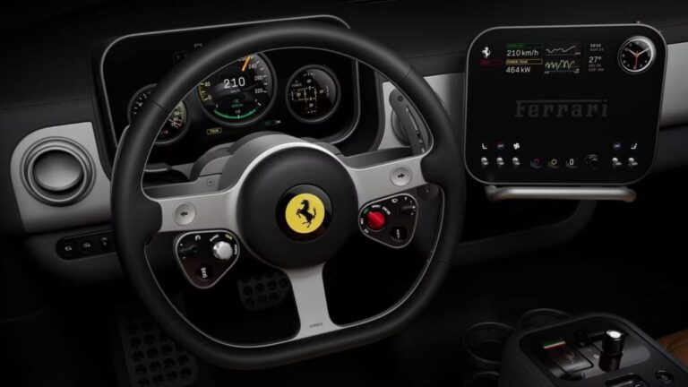 Interiorul modelului electric Ferrari Luce, prezentând design futurist, materiale premium și ecrane tactile integrate.