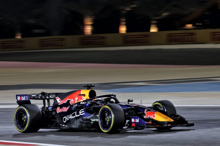 Max Verstappen în timpul evaluării unui prototip de mașină de Formula 1 pentru 2026, într-o sesiune de teste.