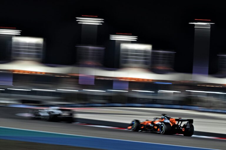 mașină de Formula 1 McLaren, regulamente siguranță sezon 2026, îmbunătățiri echipă competiție