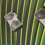 Placă grafică NVIDIA RTX 50 prezentată alături de detalii despre reducerea producției inițiale.