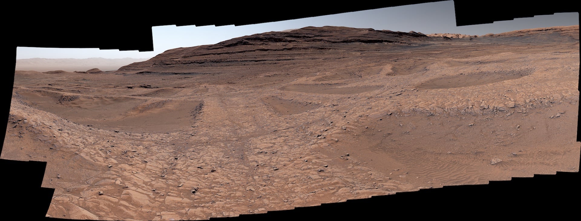 Peisajul arid al planetei Marte capturat de roverul NASA Curiosity
