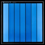 Pătrat de sticlă transparent utilizat în tehnologia Project Silica pentru stocarea pe termen lung a datelor.