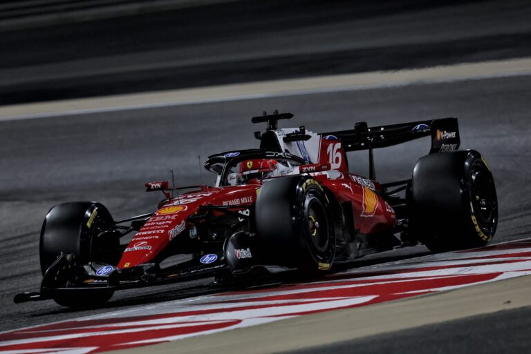 Monopost Ferrari pe circuitul Barcelona-Catalunya în timpul testelor pre-sezon din Formula 1 2026.