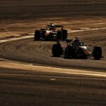 Monopost de Formula 1 pe circuit în timpul testelor pentru puterea redusă a bateriei, conform noilor reglementări din 2026.