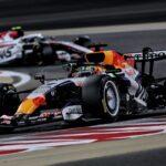 Mașini de Formula 1 pe circuit în timpul testelor pre-sezon pentru sezonul 2026, demonstrând viteză și tehnologie avansată.