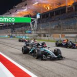 Mașini de Formula 1 pe circuitul din Bahrain în timpul testelor din 2026, ziua a doua.