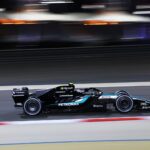 Monopost Mercedes F1 2026 pe circuit, demonstrând designul și tehnologiile inovatoare aprobate pentru noul sezon de Formula 1.